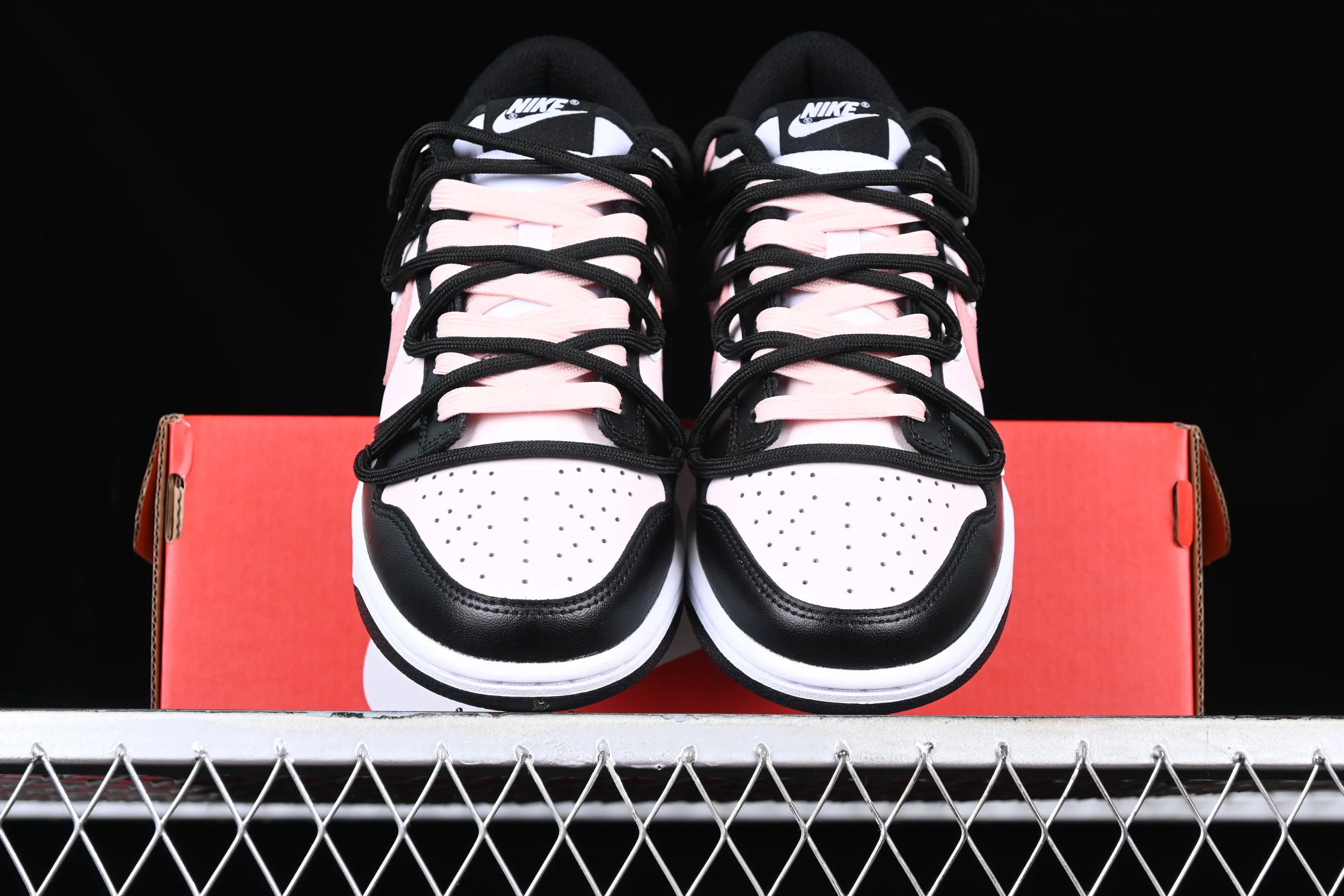 All Categories Nk SB Dunk Series Nk SB Dunk Low Low-top Sneakers Nk Dunk Low Tokyo Raspberry Black Pink Customized Deconstructed Strap Casual Sneakers CW1590-100